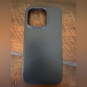 Apple iPhone 14 Pro Leather Case Midnight Black